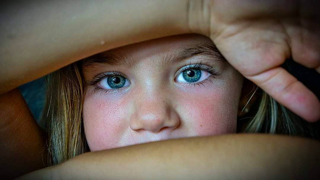 Ruby participe au concours pour gagner de l'argent avec cette photo : cheek, chin, eye, eyebrow, eyelash, finger, flash_photography, forehead, gesture, hand, happy, hat, headwear, iris, lip, mouth, nose, person, skin, smile