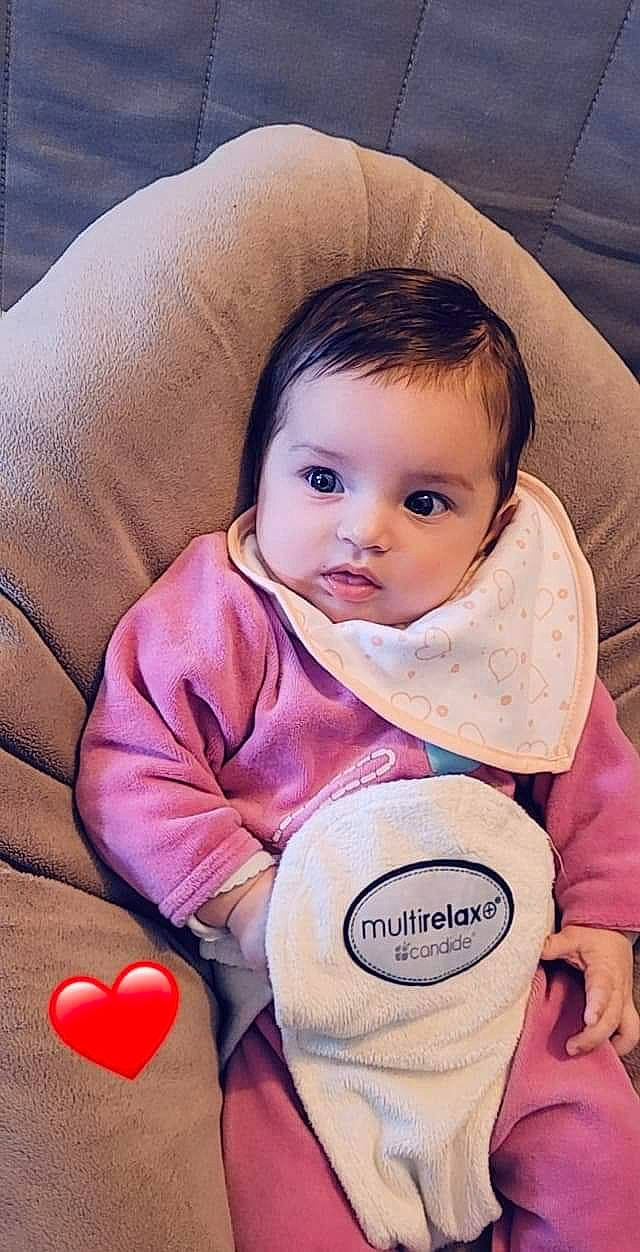 Shaïnes participe au concours pour gagner de l'argent avec cette photo : arm, baby, baby_toddler_clothing, cheek, chin, comfort, eye, face, finger, happy, head, iris, lip, mouth, nose, organ, outerwear, person, pink, skin