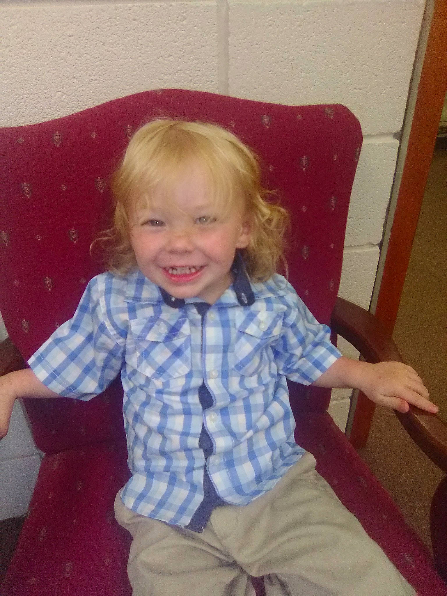 Jeffery is registered to the contest to win money with this photo: arm, baby, blond, cheek, child, face, facial_expression, finger, fun, head, joy, pattern, person, play, shoulder, sitting, skin, sleeve, smile, standing