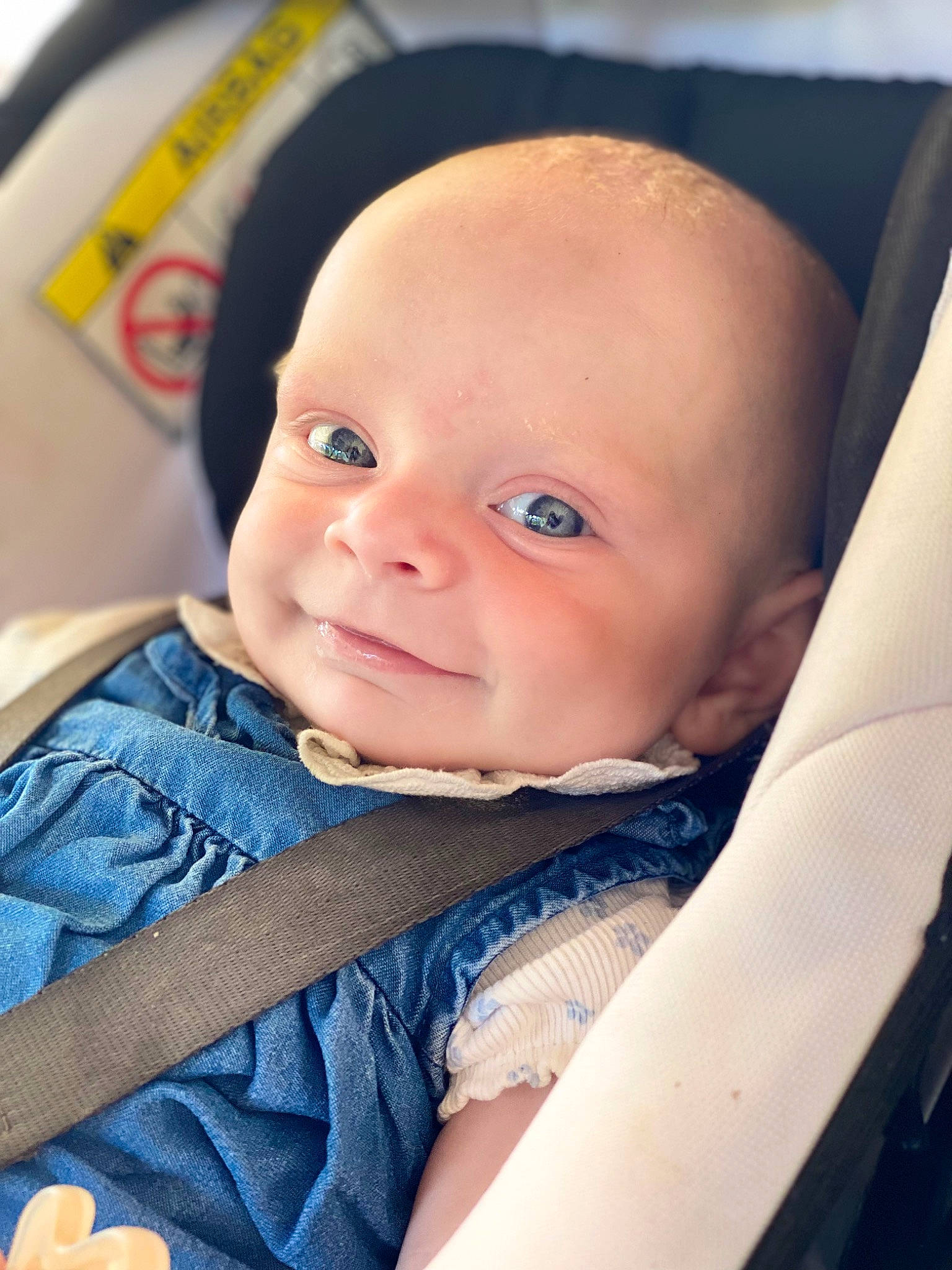 Aria a rejoint le concours — aidez-le/la à gagner de superbes lots ! baby, baby_carriage, baby_toddler_clothing, blue, cheek, child, chin, comfort, eye, eyebrow, happy, head, iris, lip, nose, person, product, skin, smile, textile