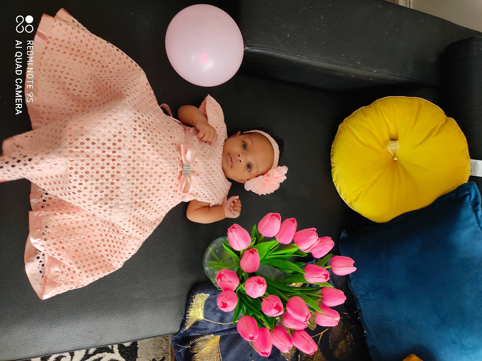 Lylia participe au concours pour gagner de l'argent avec cette photo : annual_plant, artificial_flower, balloon, beauty, cut_flowers, dress, embellishment, event, fashion_accessory, floral_design, floristry, flower, flower_arranging, flowering_plant, headgear, leaf, linens, person, petal, pink