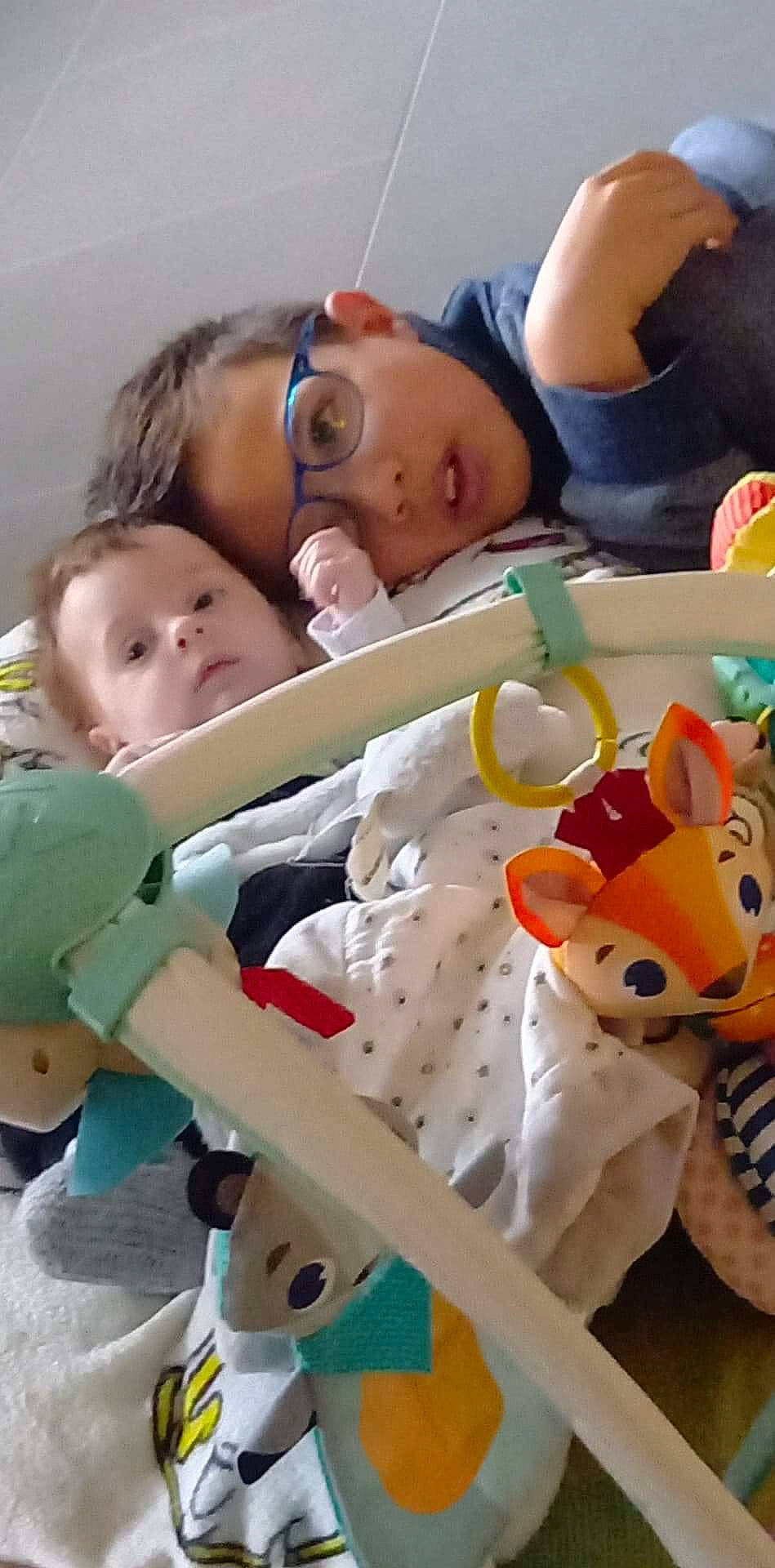 Leo a rejoint le concours — aidez-le/la à gagner de superbes lots ! baby, baby_products, baby_toddler_clothing, cheek, comfort, face, fun, happy, head, leisure, mammal, mouth, person, product, room, skin, snapshot, textile, toddler, toy