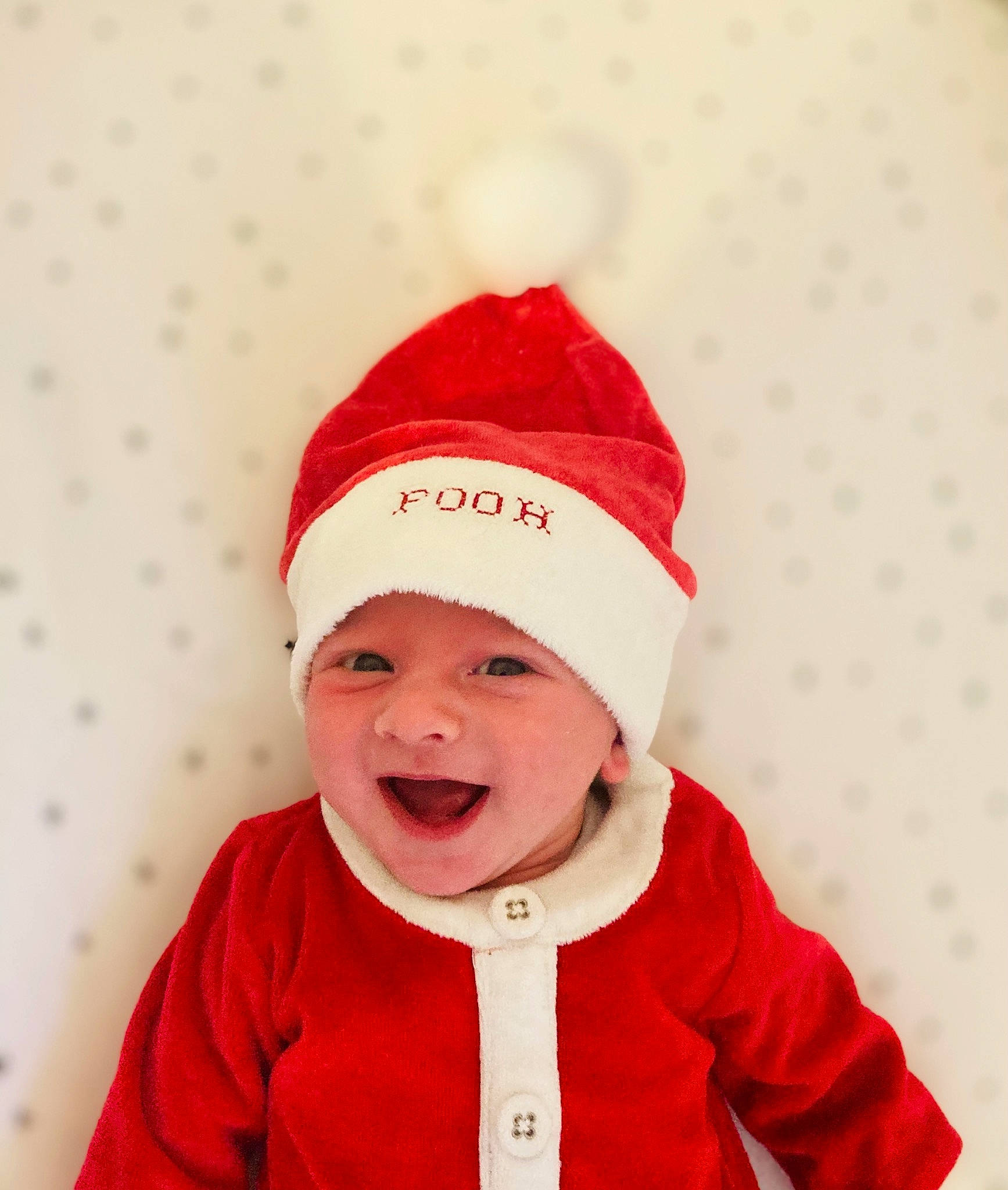 Gennaro participe au concours pour gagner de l'argent avec cette photo : baby, baby_toddler_clothing, bonnet, carmine, child, christmas, costume_accessory, costume_hat, facial_expression, fictional_character, happy, headgear, headwear, human_body, laugh, maroon, party_supply, person, pleased, red