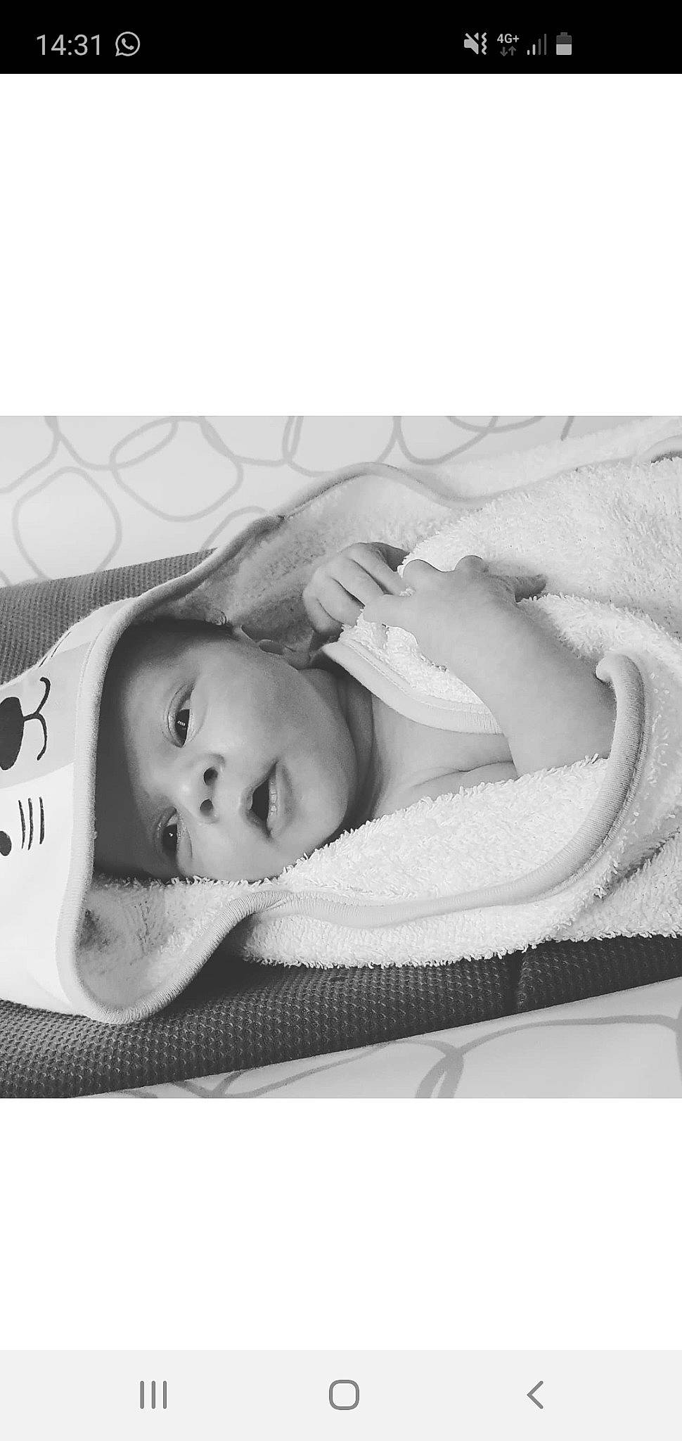 Paul participe au concours pour gagner de l'argent avec cette photo : baby_sleeping, bedding, bedtime, blanket, child, comfort, eyebrow, eyelash, linens, lip, nap, person, photography, portrait_photography, sleep