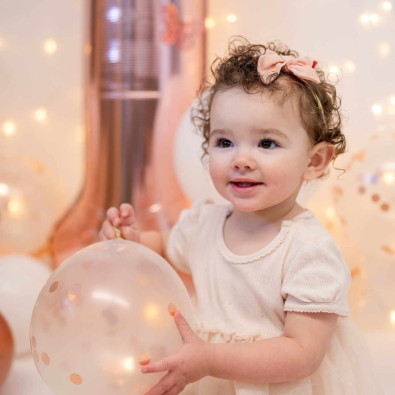 Luna is registered to the contest to win money with this photo: accessories, baby, balloon, bodypart, clothing, dress, eveningdress, face, finger, formalwear, hand, happy, head, indoors, people, person, photography, portrait, smile, sphere