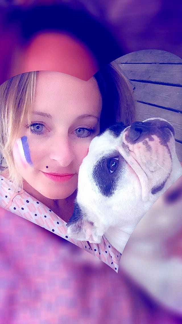Jaya participe au concours pour gagner de l'argent avec cette photo : beauty, boston_terrier, canidae, companion_dog, dog, dog_breed, ear, eye, face, fawn, head, non_sporting_group, nose, person, photography, puppy_love, selfie, skin, sky, smile