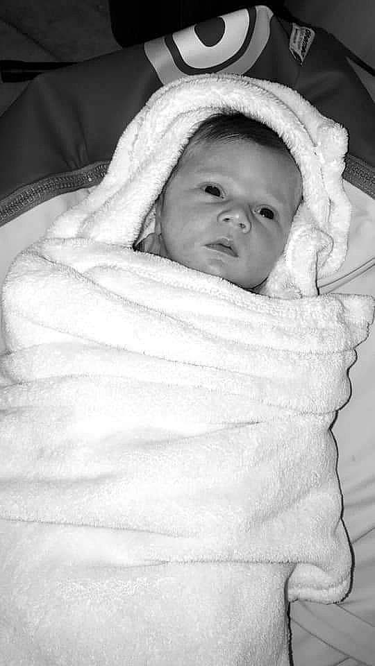 Aëlyna participe au concours pour gagner de l'argent avec cette photo : baby, black, black_and_white, cheek, child, eye, face, head, linens, monochrome, monochrome_photography, nose, person, photograph, photography, skin, smile, style, toddler, white