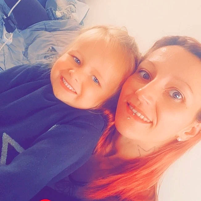 Judith a rejoint le concours — aidez-le/la à gagner de superbes lots ! cheek, cloud, cool, eyebrow, forehead, fun, gesture, happy, interaction, iris, jaw, joy, lip, mouth, nose, person, skin, sky, smile, t_shirt