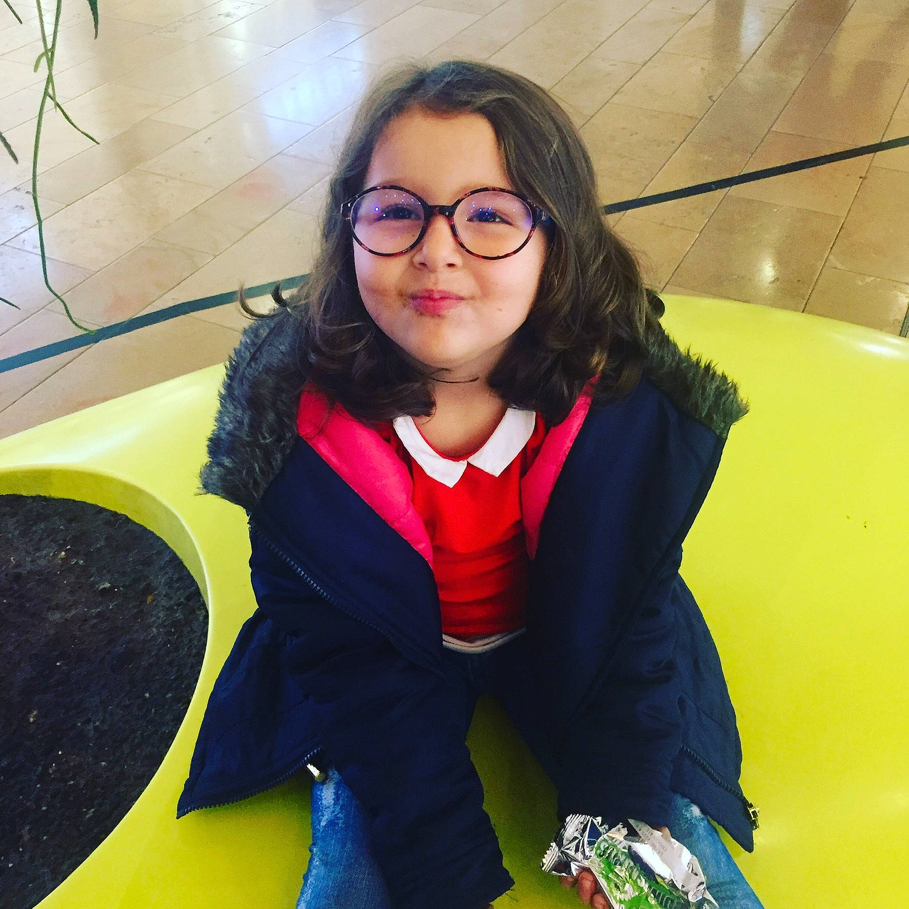 Maïwenn a rejoint le concours — aidez-le/la à gagner de superbes lots ! black_hair, cool, eyewear, fun, glasses, outerwear, person, selfie, smile, vision_care