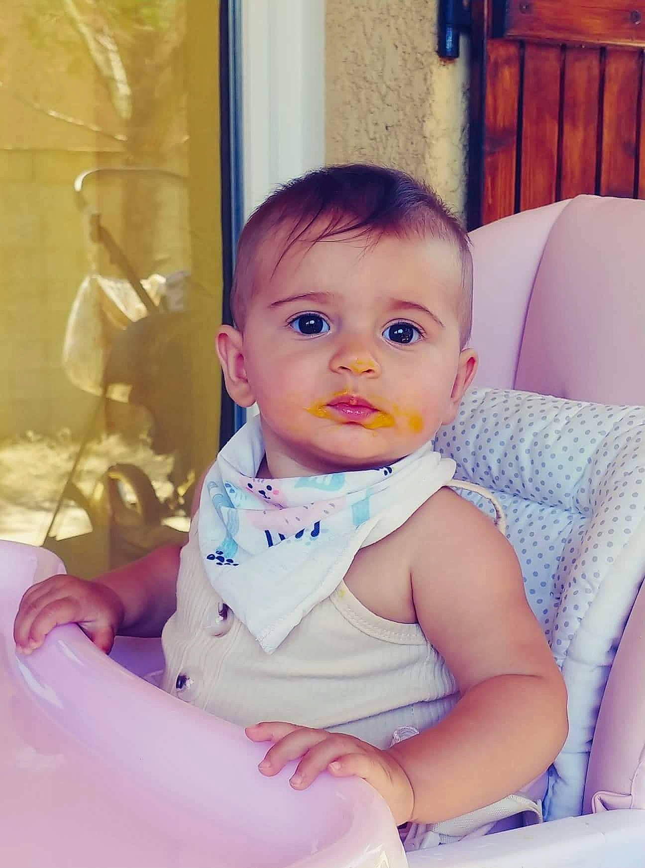 Lila participe au concours pour gagner de l'argent avec cette photo : baby, baby_products, baby_toddler_clothing, chair, cheek, child, chin, comfort, eyelash, flooring, fun, happy, iris, pattern, person, product, sitting, skin, sleeve, toddler