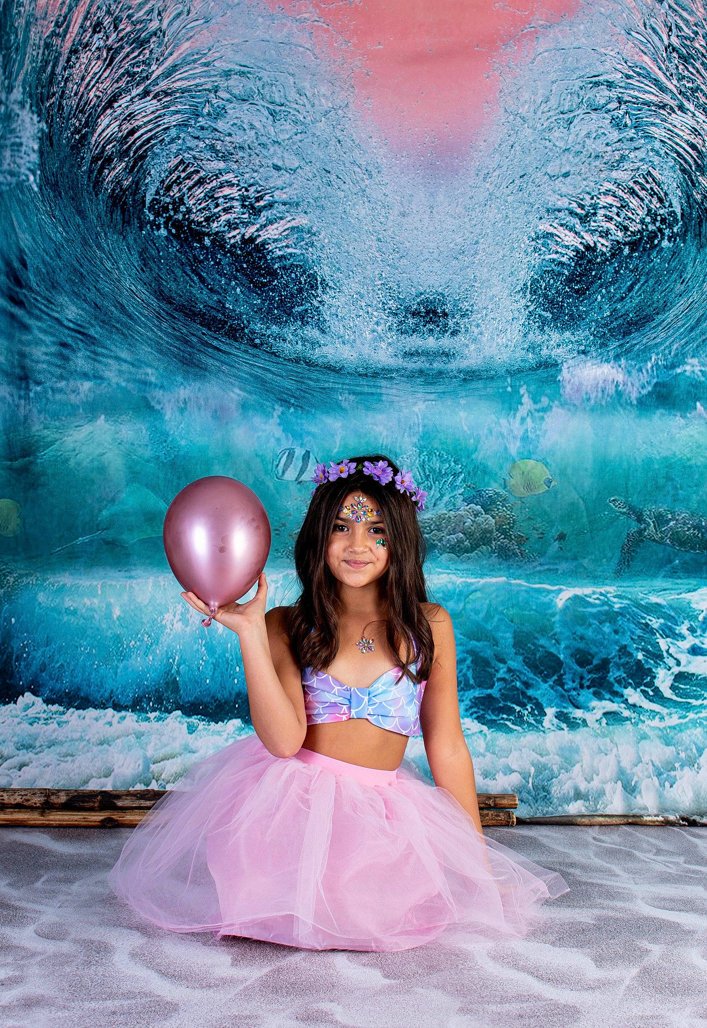 Iliana a rejoint le concours — aidez-le/la à gagner de superbes lots ! aqua, art, azure, balloon, cool, facial_expression, flash_photography, fun, hairstyle, happy, human, joy, leisure, light, lighting, magenta, people_in_nature, person, photograph, pink