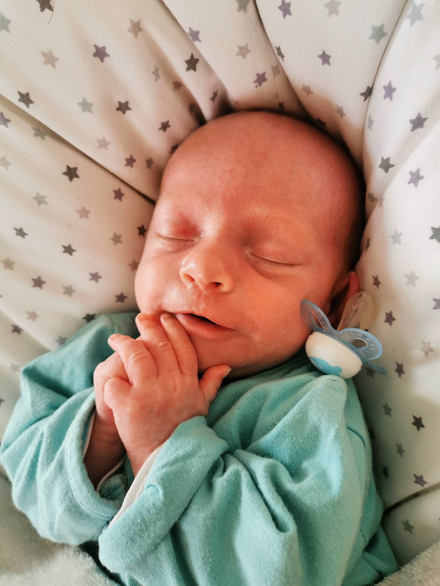 Matys a rejoint le concours — aidez-le/la à gagner de superbes lots ! baby, baby_sleeping, bedtime, birth, blanket, cheek, child, comfort, finger, hand, nap, nose, person, skin, sleep, toddler