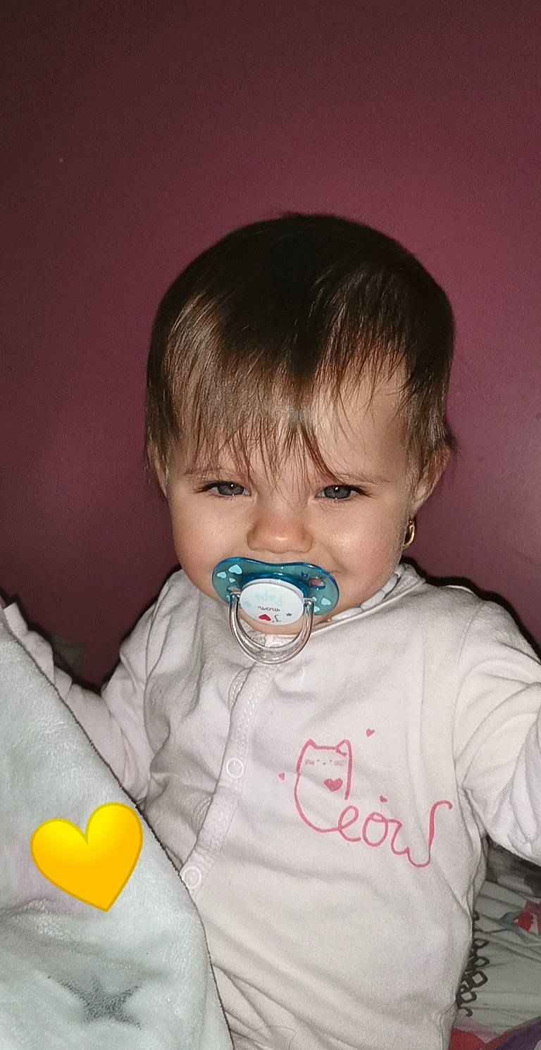 Maïna a rejoint le concours — aidez-le/la à gagner de superbes lots ! baby, child, drinking, fun, mouth, nose, person, toddler