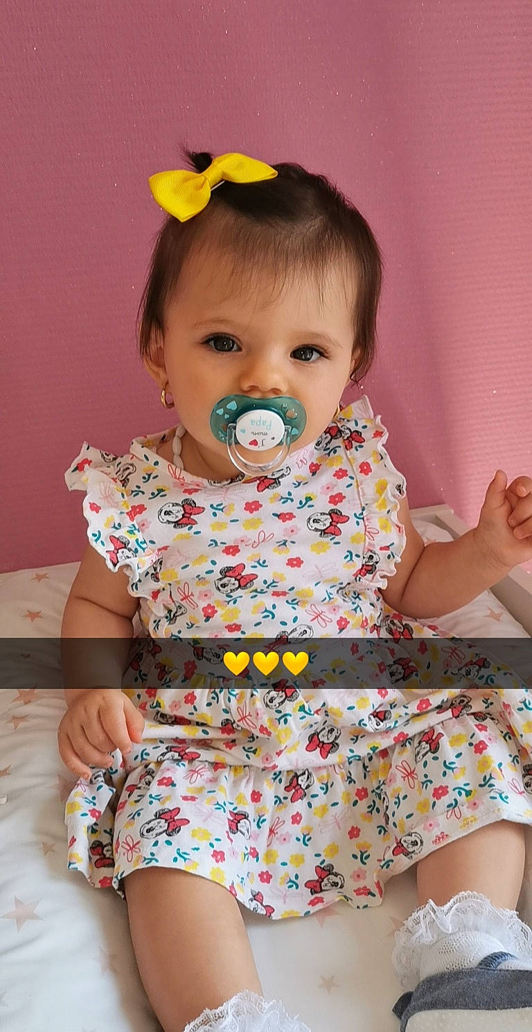 Maïna a rejoint le concours — aidez-le/la à gagner de superbes lots ! baby, baby_products, baby_toddler_clothing, child, pattern, person, sleeve, toddler