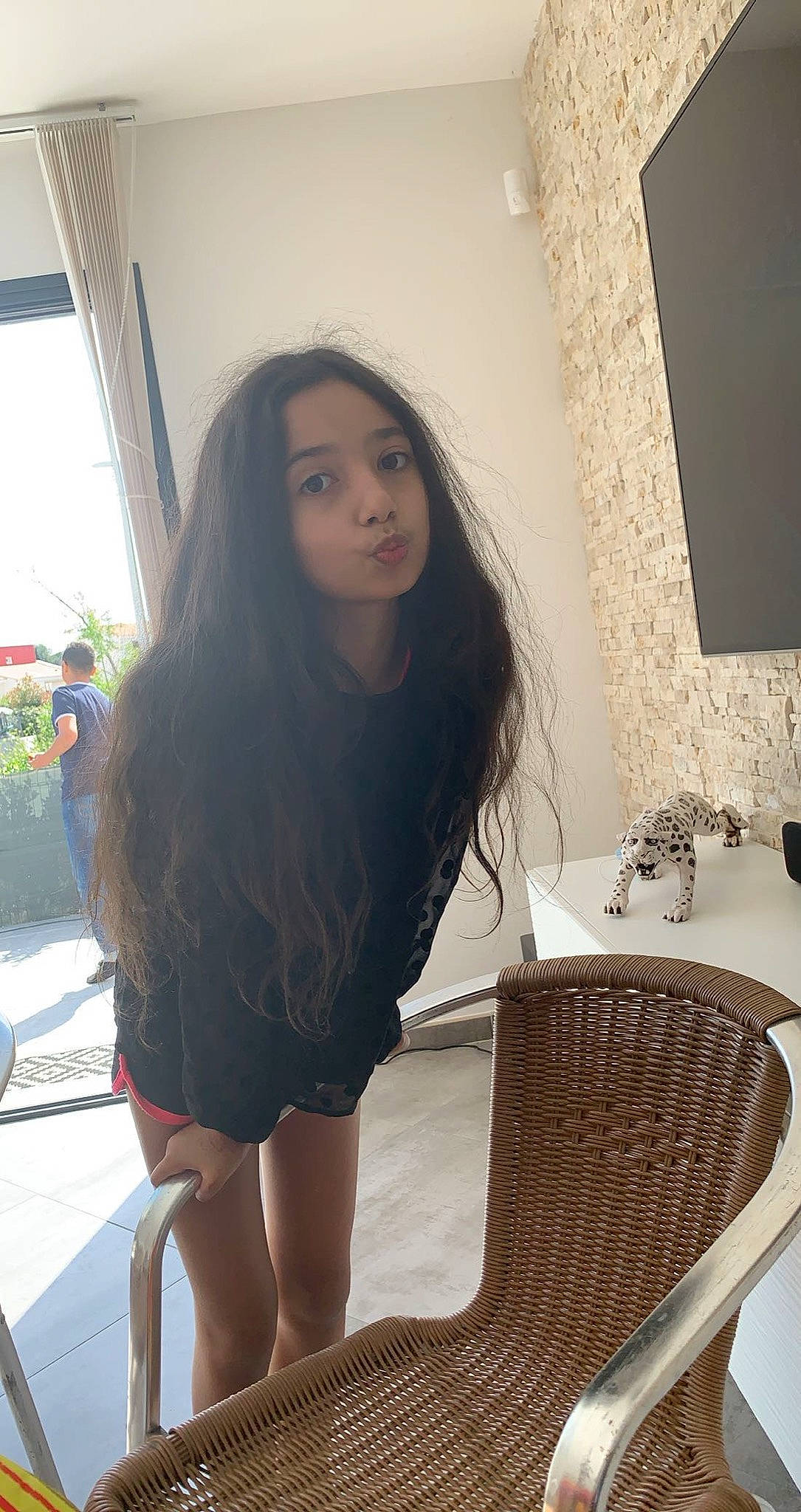 Elissa participe au concours pour gagner de l'argent avec cette photo : beauty, black_hair, chair, eyewear, fashion_design, hair, hairstyle, happy, human_body, knee, leg, lip, long_hair, person, shoulder, skin, sleeve, street_fashion, textile, thigh