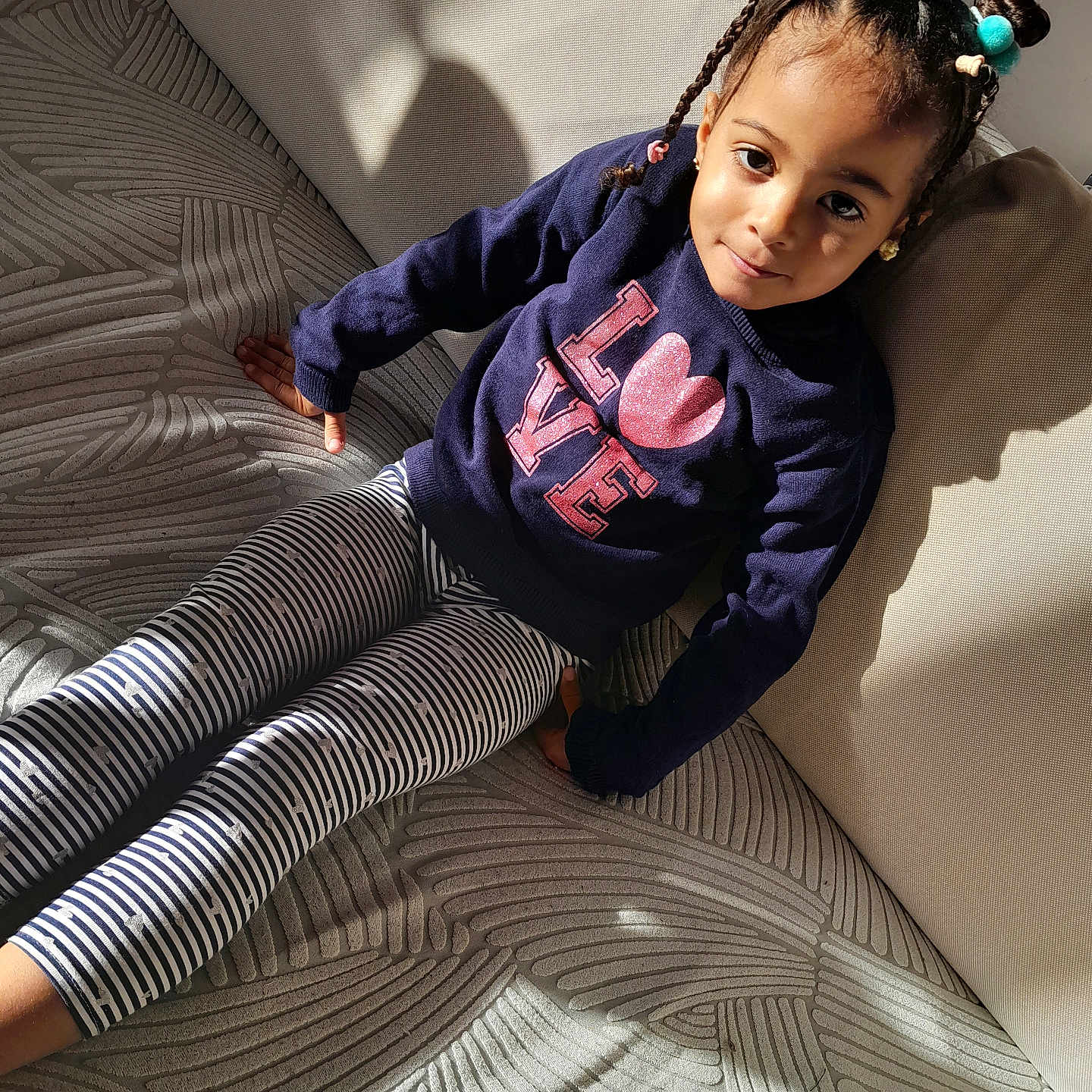 Leena participe au concours pour gagner de l'argent avec cette photo : bodypart, child, clothing, couch, cushion, face, female, finger, furniture, girl, hand, happy, head, homedecor, knitwear, pants, person, photography, portrait, sweater