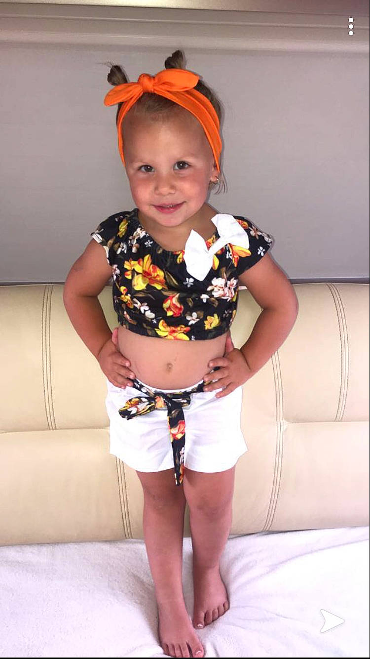 Haïdy a rejoint le concours — aidez-le/la à gagner de superbes lots ! child, child_model, clothing, costume, ear, fashion_accessory, human_leg, joy, leg, person, thigh, toddler