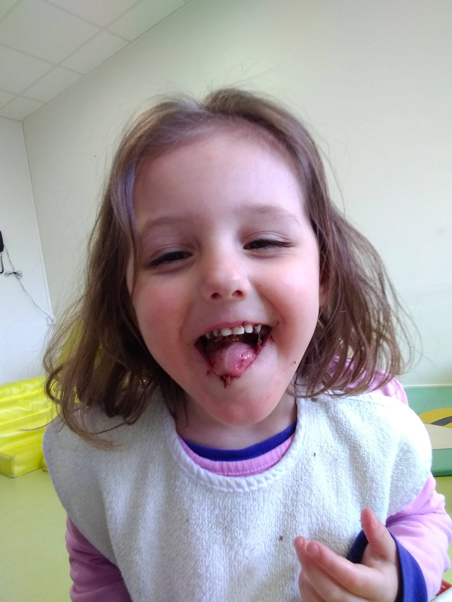 Lizzy participe au concours pour gagner de l'argent avec cette photo : baby, cheek, child, face, facial_expression, fun, gesture, happy, head, jaw, laugh, lip, mouth, nose, organ, person, skin, smile, toddler, tongue