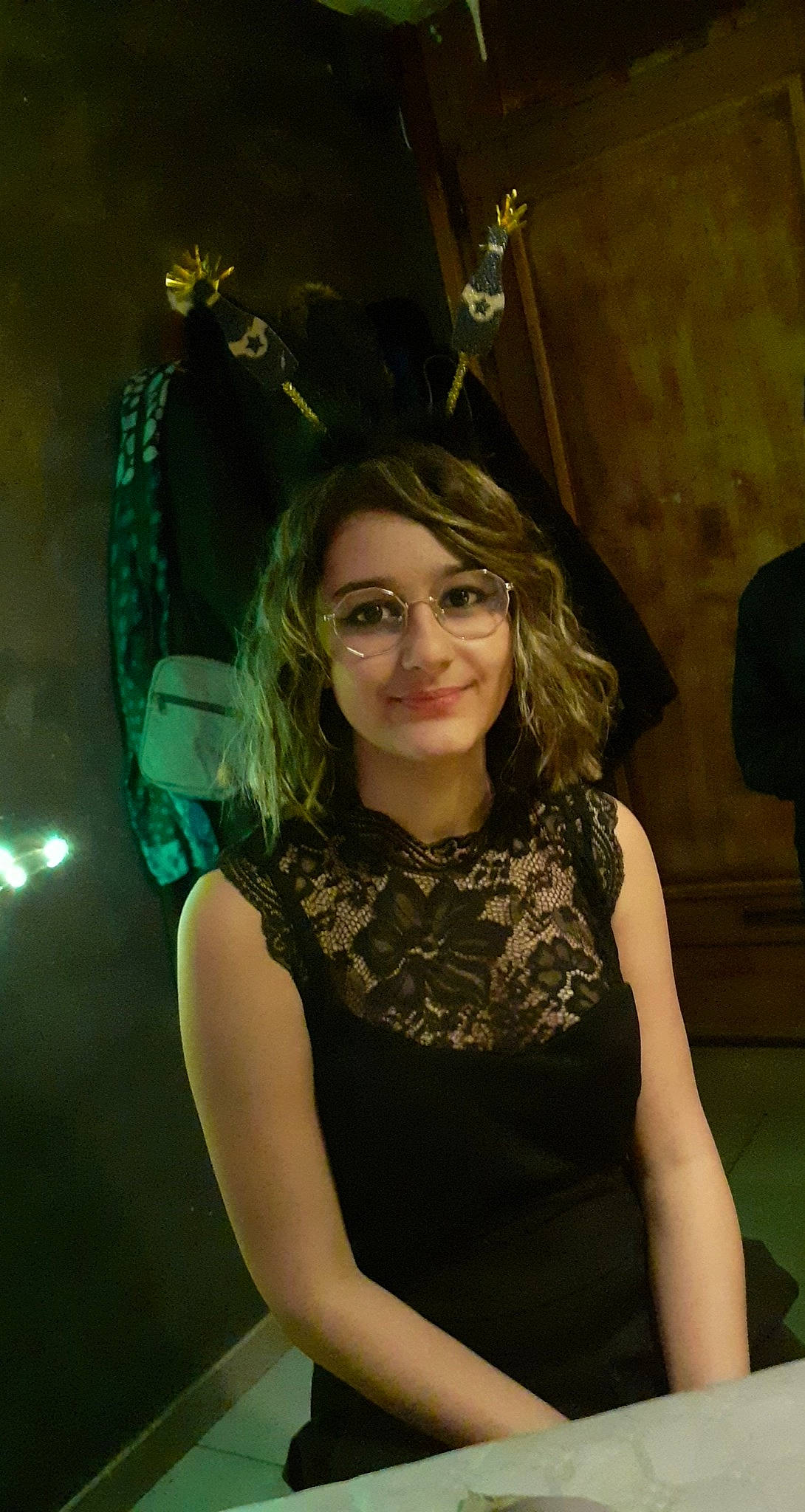 Maëlline participe au concours pour gagner de l'argent avec cette photo : bangs, clothing, cocktail_dress, cool, day_dress, dress, eyewear, joy, layered_hair, long_hair, one_piece_garment, person, portrait, shoulder, sleeveless_shirt, top, vision_care