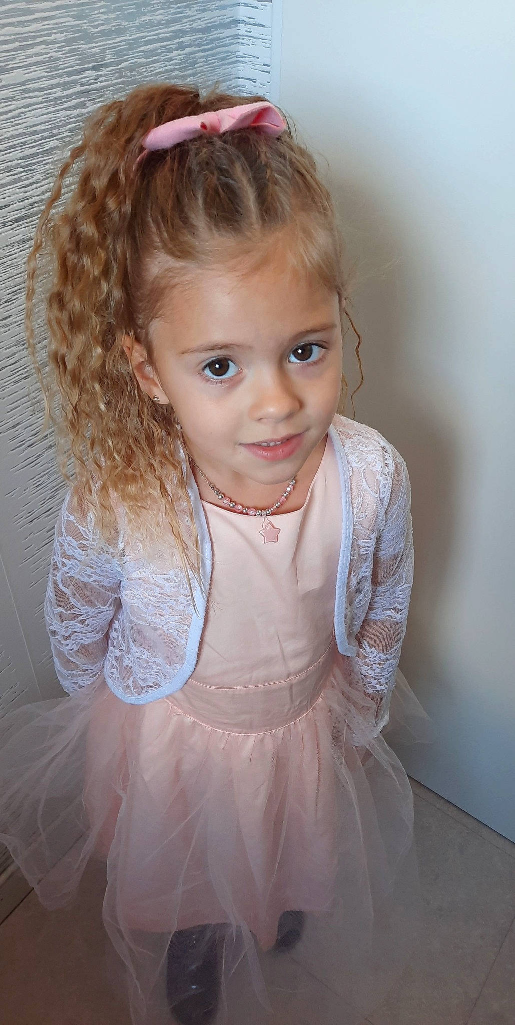 Eloïse participe au concours pour gagner de l'argent avec cette photo : arm, baby_toddler_clothing, dress, eye, eyebrow, eyelash, face, flash_photography, hair, hairstyle, hand, happy, head, human_body, joy, lip, neck, person, shoulder, skin