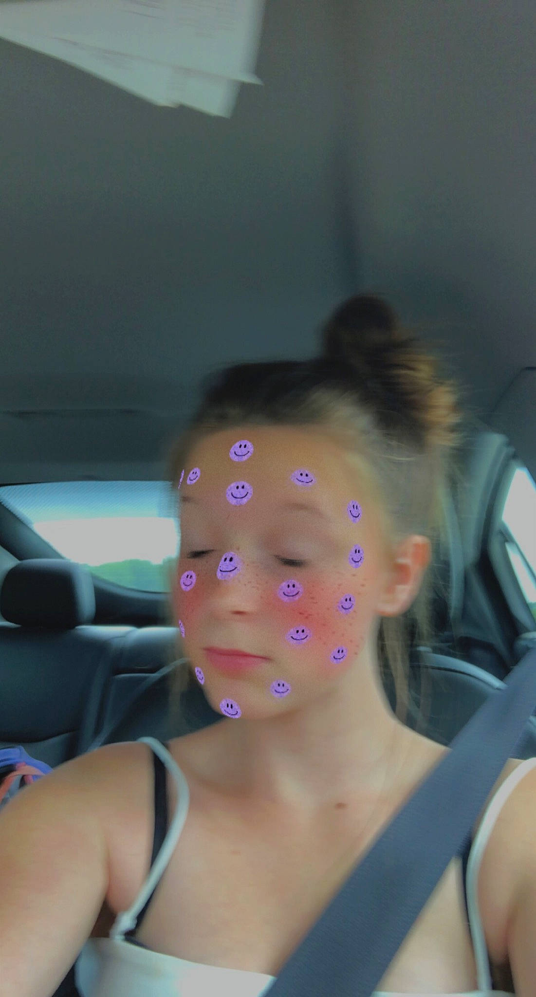 Alexia a rejoint le concours — aidez-le/la à gagner de superbes lots ! arm, auto_part, automotive_design, black_hair, chest, electric_blue, eyebrow, eyelash, eyewear, flash_photography, fun, glass, human_body, jaw, leisure, long_hair, neck, person, shoulder, trunk