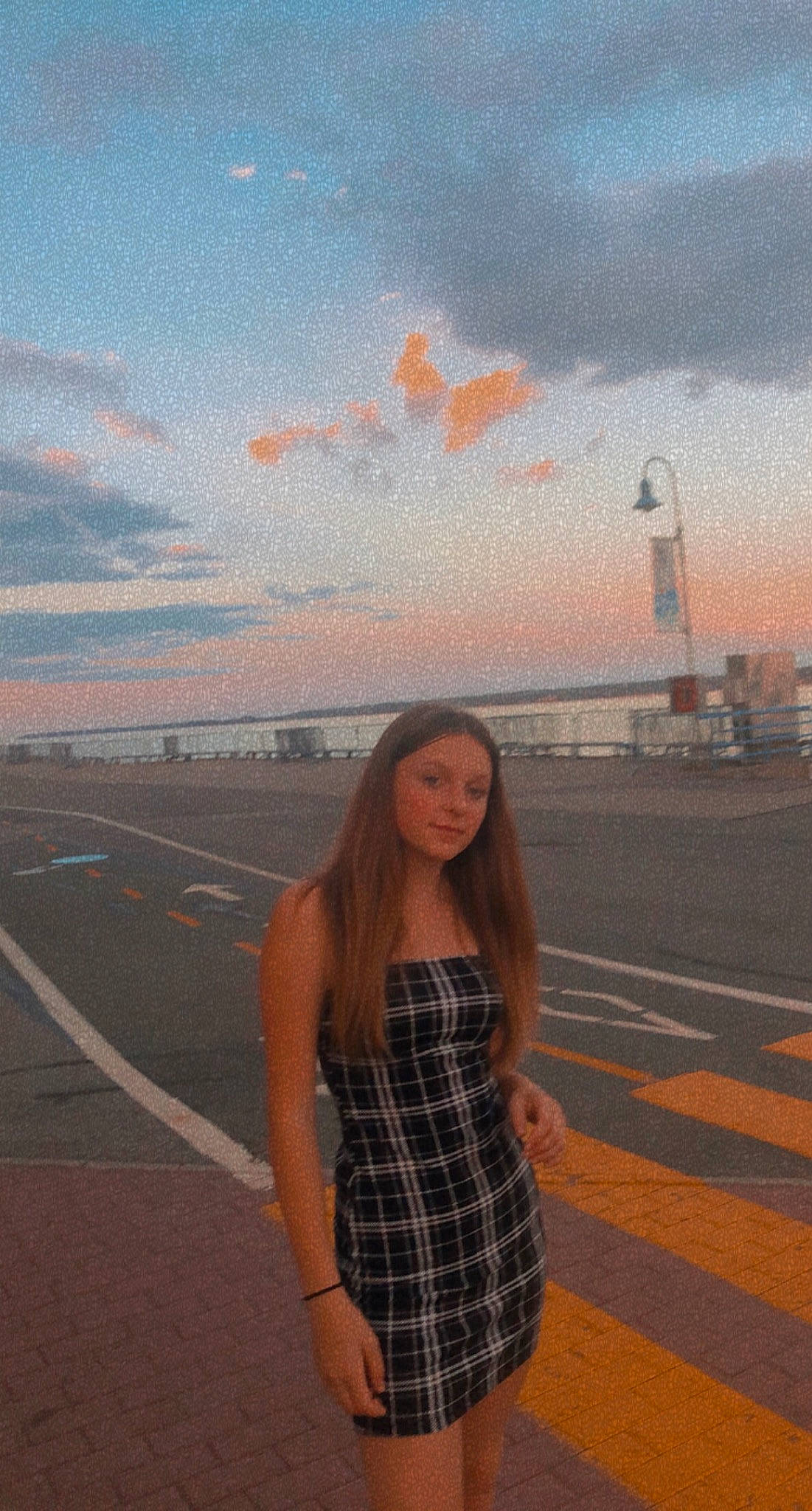 Alexia participe au concours pour gagner de l'argent avec cette photo : asphalt, beauty, cloud, dress, dusk, happy, horizon, landscape, orange, person, photograph, plaid, road_surface, sky, standing, street_fashion, summer, sunlight, sunset, tartan