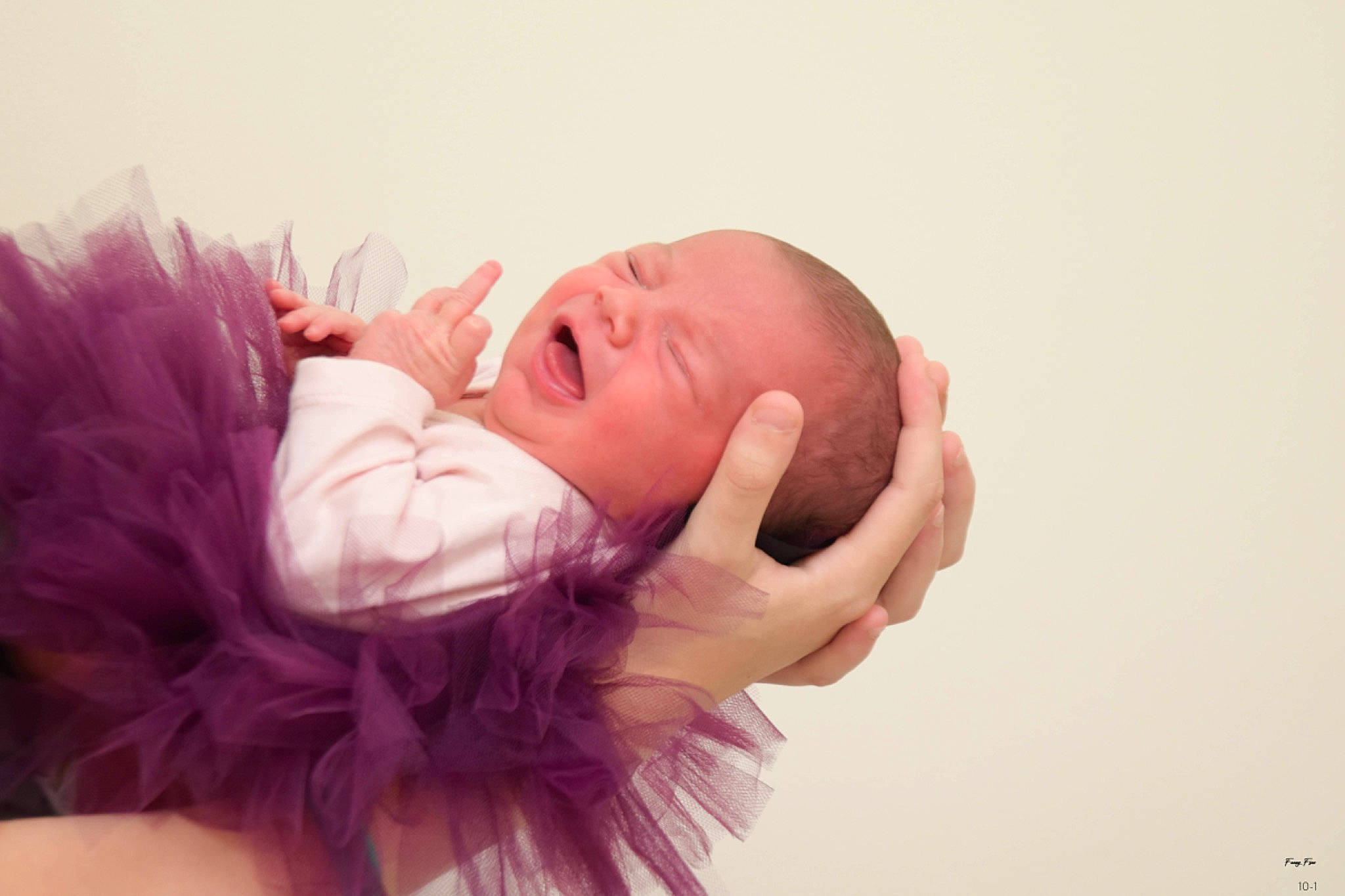 Liah participe au concours pour gagner de l'argent avec cette photo : arm, baby, baby_toddler_clothing, comfort, eyelash, face, fashion_accessory, flash_photography, fur, gesture, hair, hair_accessory, happy, head, headband, headgear, headpiece, lip, nail, person
