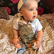 Leo-jamess is registered to the contest to win money with this photo: child, interaction, mythology, people