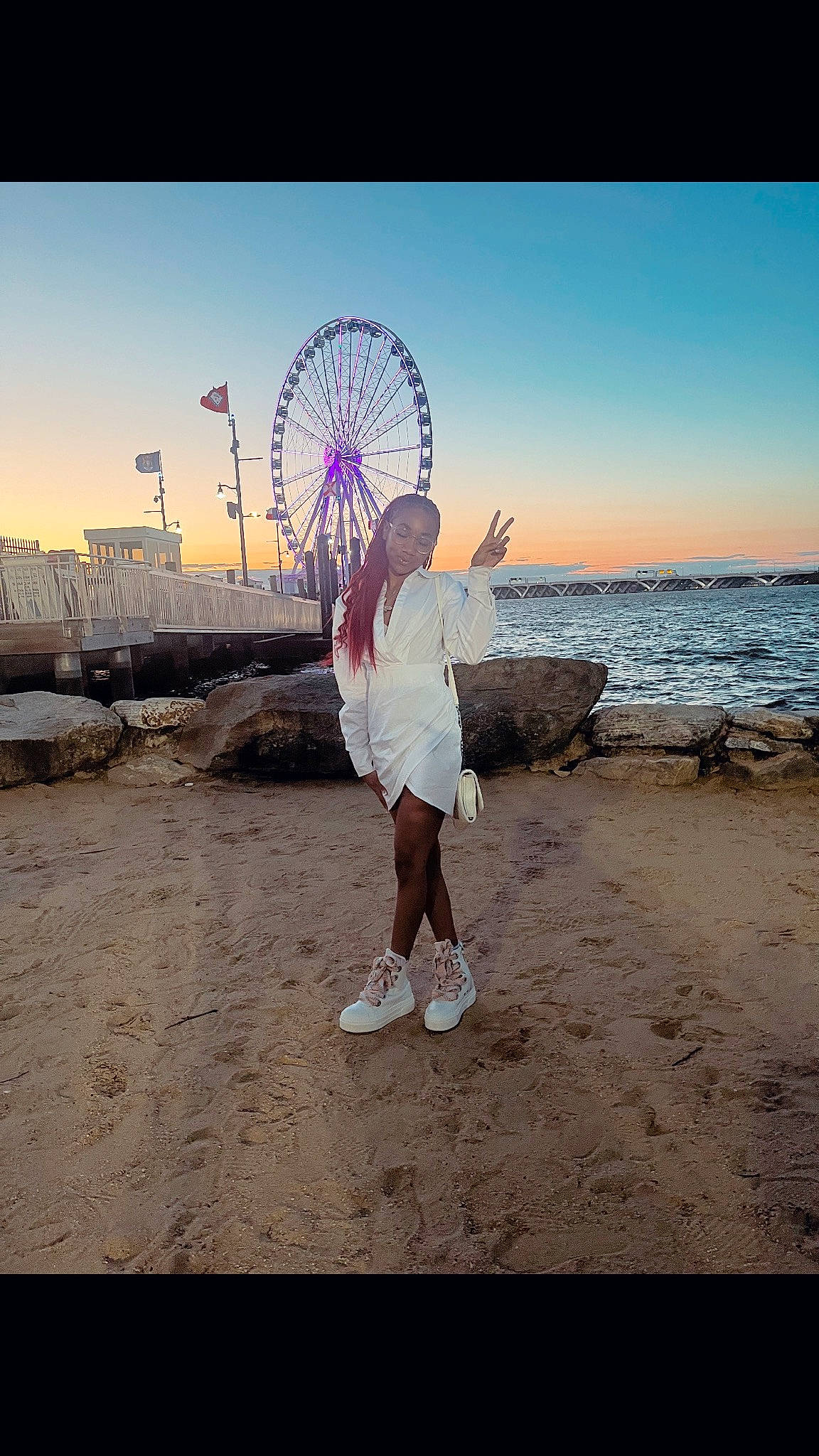 Raniya is registered to the contest to win money with this photo: beach, body_of_water, daytime, ferris_wheel, flash_photography, fun, happy, horizon, leisure, morning, natural_environment, people_in_nature, people_on_beach, person, plant, recreation, sky, travel, water, wind