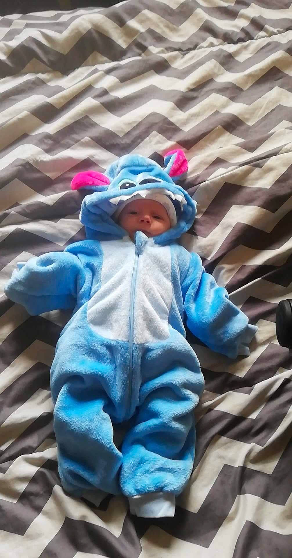 Mathys Marc participe au concours pour gagner de l'argent avec cette photo : azure, baby, baby_toddler_clothing, child, comfort, electric_blue, face, freezing, fun, happy, headwear, jacket, leisure, person, plant, purple, recreation, sitting, sleeve, toddler