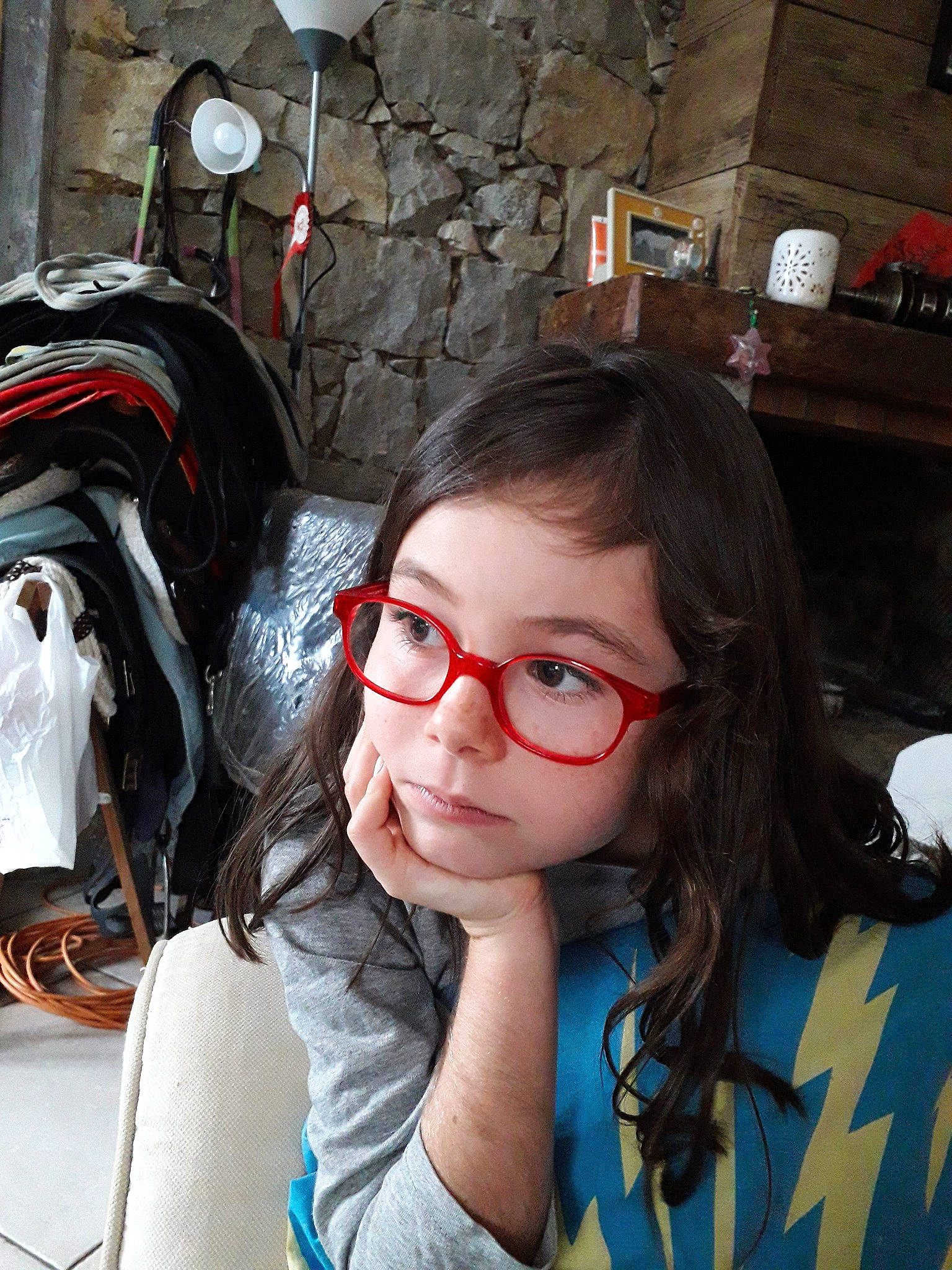 Alexandra participe au concours pour gagner de l'argent avec cette photo : black_hair, eyewear, glasses, person, smile, vision_care