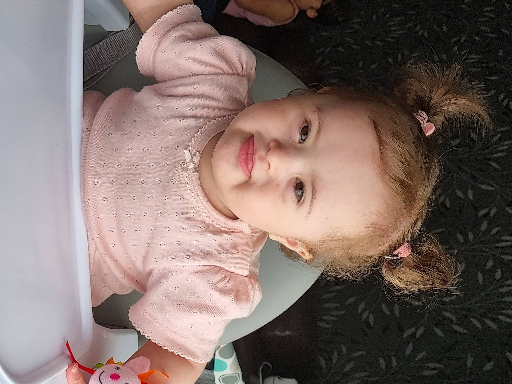 Safiya participe au concours pour gagner de l'argent avec cette photo : baby_toddler_clothing, cheek, chin, ear, eye, eyebrow, eyelash, face, flash_photography, gesture, hair, head, human_body, iris, joy, lip, mouth, nose, person, skin