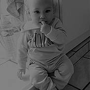 Lüna a rejoint le concours — aidez-le/la à gagner de superbes lots ! baby, bodypart, clothing, curtain, face, finger, hand, handrail, happy, hardwood, head, longsleeve, pants, person, photography, portrait, sitting, sleeve, smile, wood