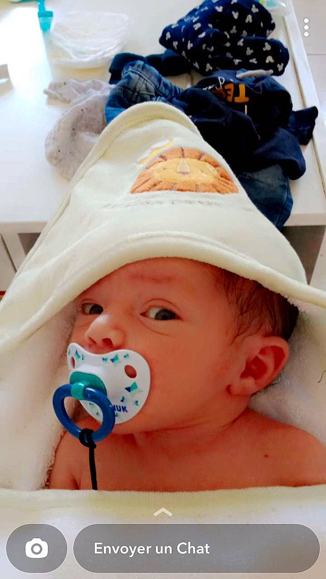 Timotheï a rejoint le concours — aidez-le/la à gagner de superbes lots ! aqua, baby, baby_products, baby_safety, baby_toddler_clothing, cap, cheek, child, chin, comfort, event, eyebrow, eyelash, facial_expression, fun, hat, mouth, nose, person, skin