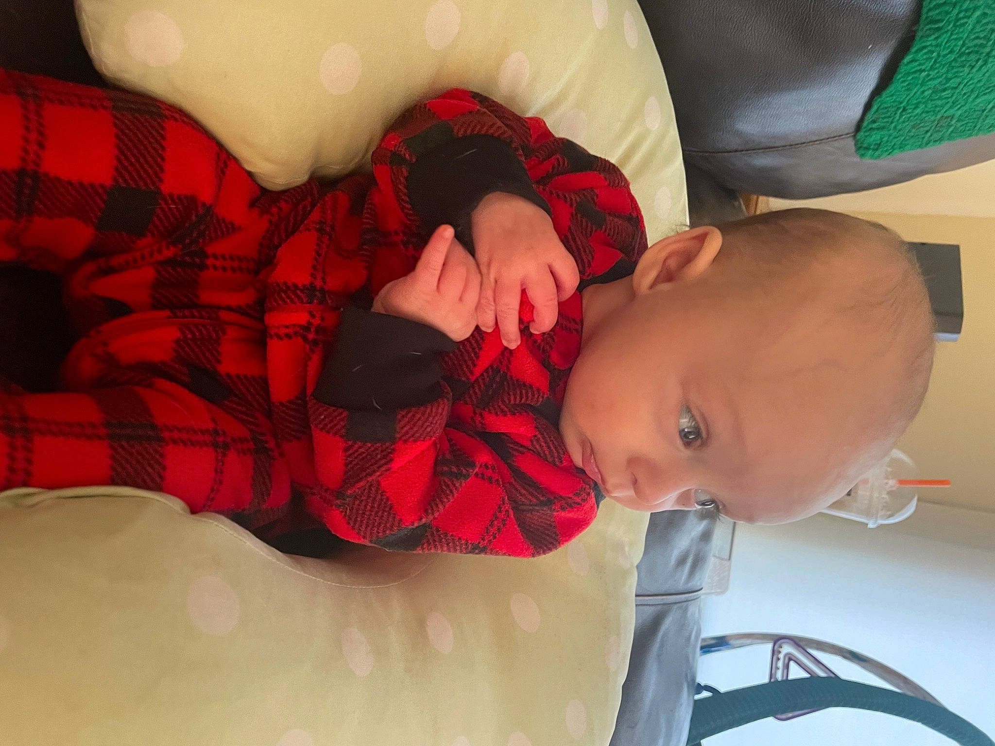 Alivia is registered to the contest to win money with this photo: baby, baby_toddler_clothing, child, comfort, eye, finger, head, human_body, human_leg, joint, leg, mouth, pattern, person, plaid, skin, sock, tartan, thigh, toddler