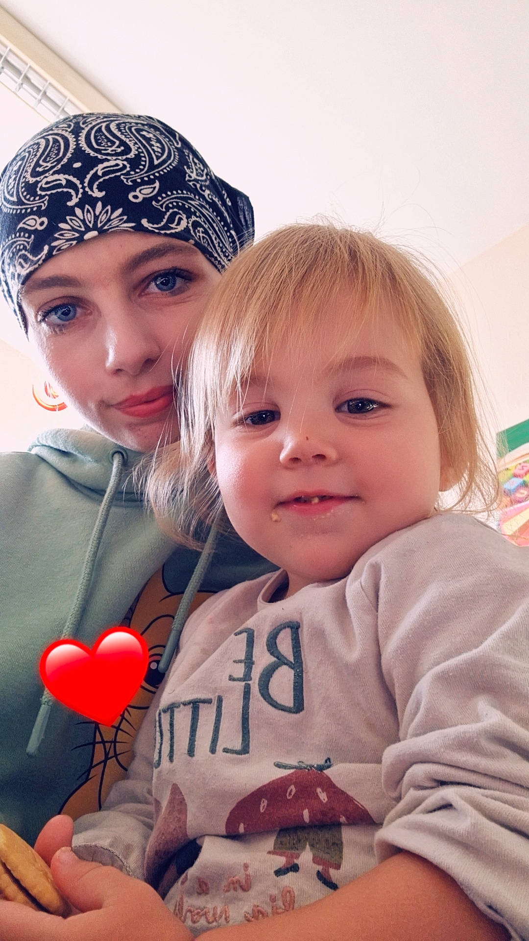 Aryanna participe au concours pour gagner de l'argent avec cette photo : balloon, beauty, blond, cap, child, cool, event, facial_expression, fun, gesture, hair, happy, headpiece, headwear, jewellery, joy, lip, outerwear, people, person