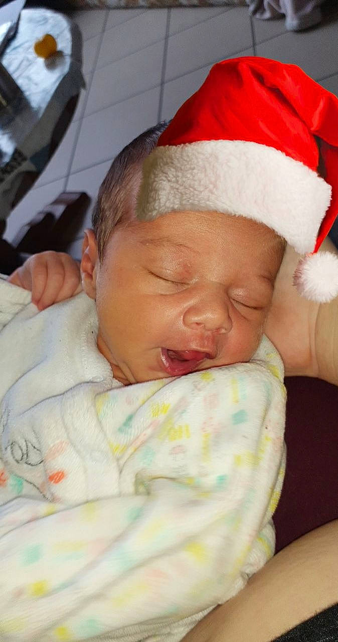 Inès a rejoint le concours — aidez-le/la à gagner de superbes lots ! baby, baby_sleeping, baby_toddler_clothing, bedtime, cheek, child, childbirth, chin, christmas, christmas_eve, comfort, costume_accessory, fictional_character, holiday, lip, nap, nose, person, skin, sleep