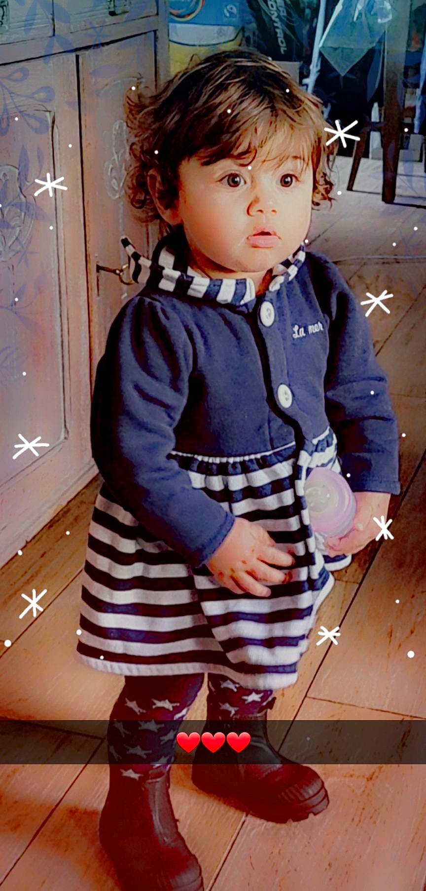 Ines participe au concours pour gagner de l'argent avec cette photo : baby_toddler_clothing, blazer, child, clothing, collar, dress_shirt, face, fashion, head, outerwear, pattern, person, plaid, sleeve, snapshot, standing, street_fashion, tartan, tie, toddler