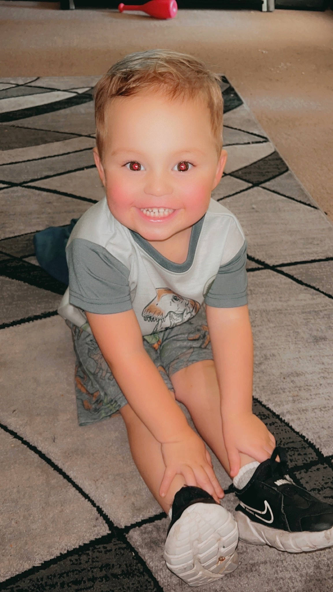 Koda is registered to the contest to win money with this photo: cheek, eye, face, finger, floor, flooring, grass, hairstyle, happy, head, human_body, joint, joy, knee, leg, person, shorts, skin, smile, t_shirt