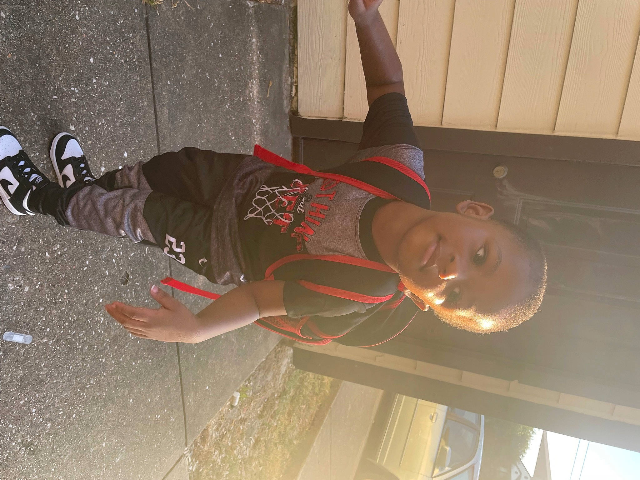 Jasiah is registered to the contest to win money with this photo: elbow, eyewear, fun, hat, human_leg, knee, leg, person, physical_fitness, room, shadow, smile, sportswear, thigh, waist, walking_shoe, wrist