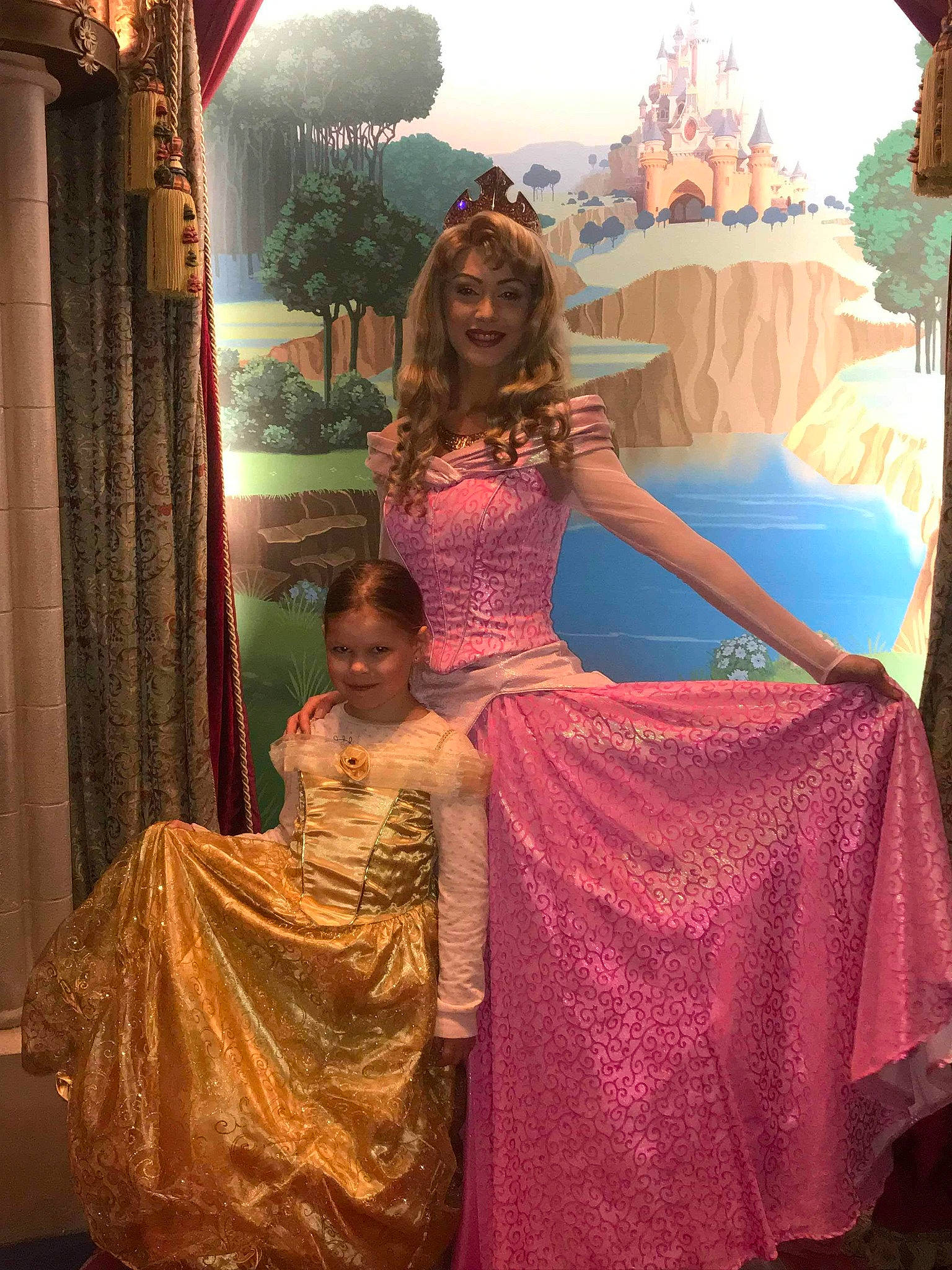 Janika a rejoint le concours — aidez-le/la à gagner de superbes lots ! beauty, clothing, dress, event, fashion, fashion_design, formal_wear, gown, haute_couture, joy, lady, peach, person, pink