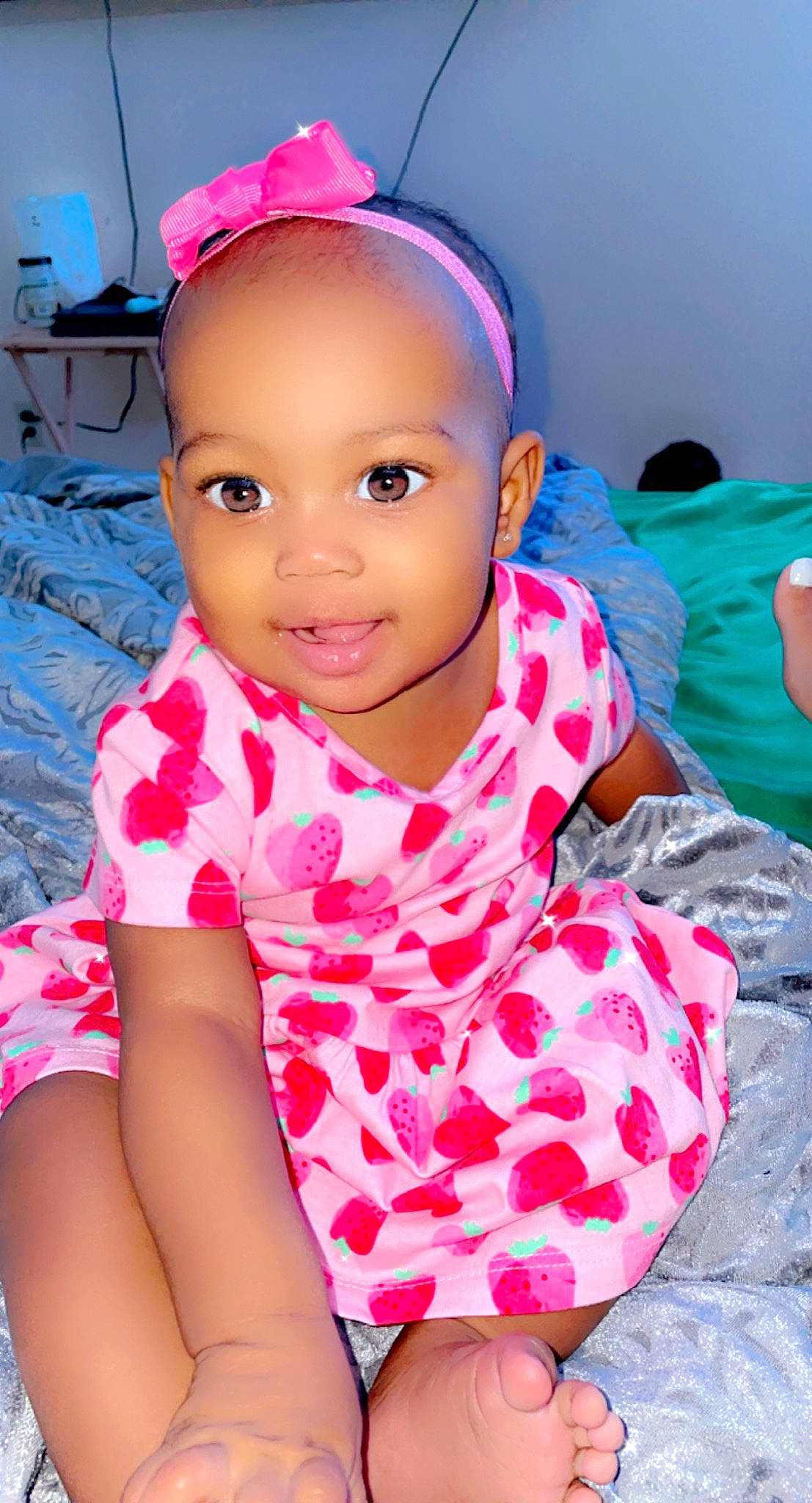 Uri is registered to the contest to win money with this photo: black_hair, blue, cheek, comfort, cool, eyebrow, forehead, fun, happy, leisure, lip, magenta, mouth, nose, person, pink, purple, skin, sleeve, smile