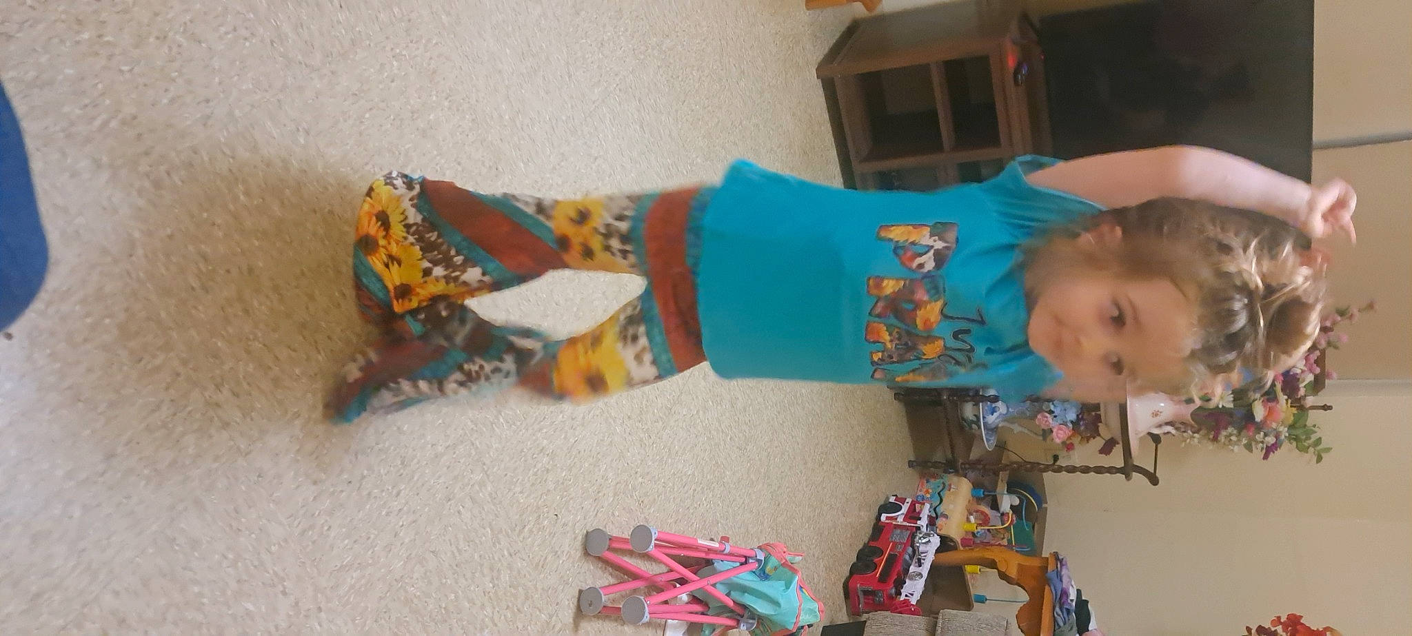 Rosa is registered to the contest to win money with this photo: art, baby, baby_toys, child, craft, creative_arts, event, office_supplies, pattern, person, plastic, room, toddler, toy, visual_arts, wood, wool, woolen