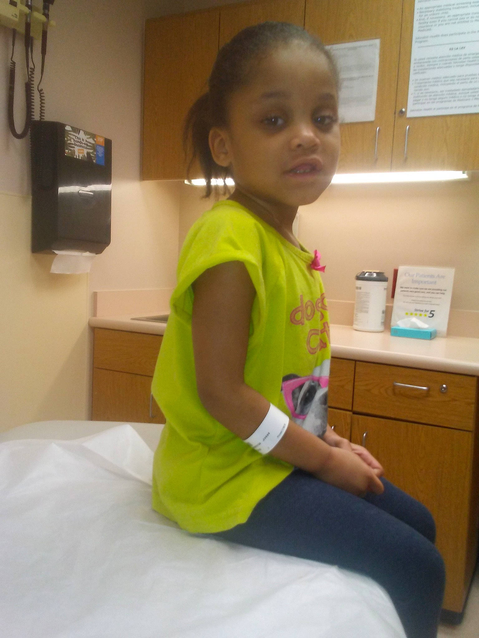 Harmonie is registered to the contest to win money with this photo: arm, child, joint, neck, person, room, shoulder, sitting, toddler