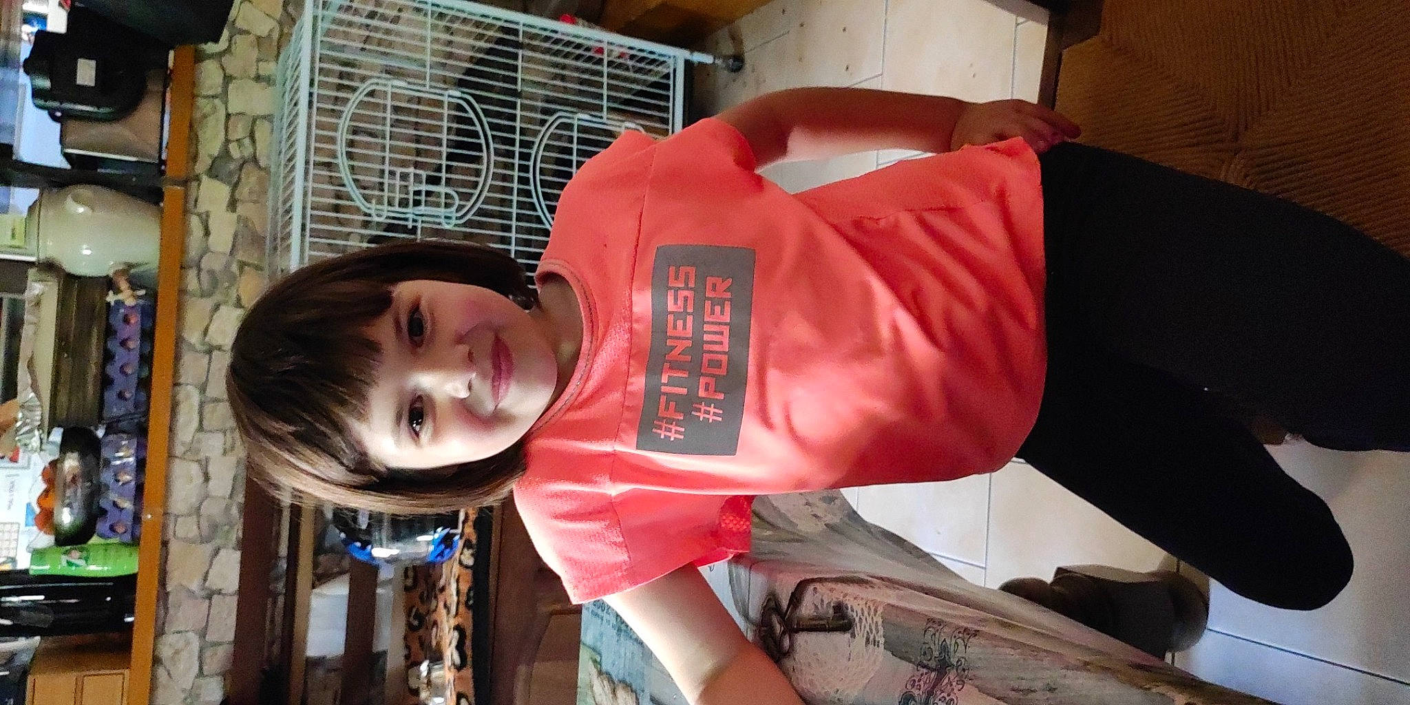 Malvyna a rejoint le concours — aidez-le/la à gagner de superbes lots ! bag, carmine, comfort, flesh, fun, happy, human_leg, joy, luggage_and_bags, person, sleeve, smile, street_fashion, t_shirt