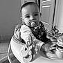 Leewene a rejoint le concours — aidez-le/la à gagner de superbes lots ! baby, pacifier, walker, toy, indoor, child, face, hands, curious, clothing, door, floor, seat, expression, cute, infant, play, closeup, monochrome, portrait