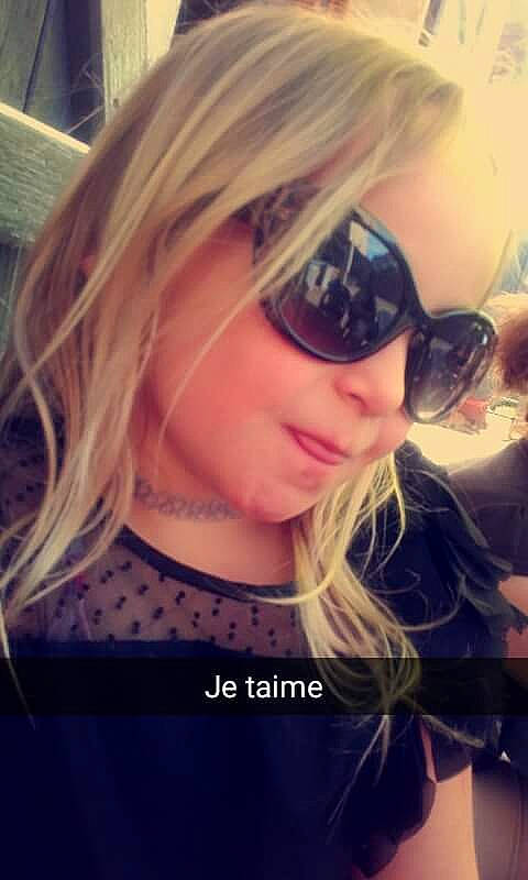 Teça Ma Nièce a rejoint le concours — aidez-le/la à gagner de superbes lots ! bangs, blond, brown_hair, cool, eyewear, girl, glasses, hair, hair_coloring, hairstyle, human_hair_color, lip, long_hair, person, selfie, smile, sunglasses, vision_care