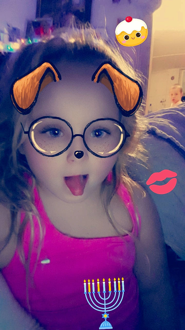 Teça Ma Nièce a rejoint le concours — aidez-le/la à gagner de superbes lots ! blue, cheek, cool, emotion, eye, eyewear, face, facial_expression, fun, girl, glasses, head, human_hair_color, mouth, nose, person, pink, purple, skin, smile