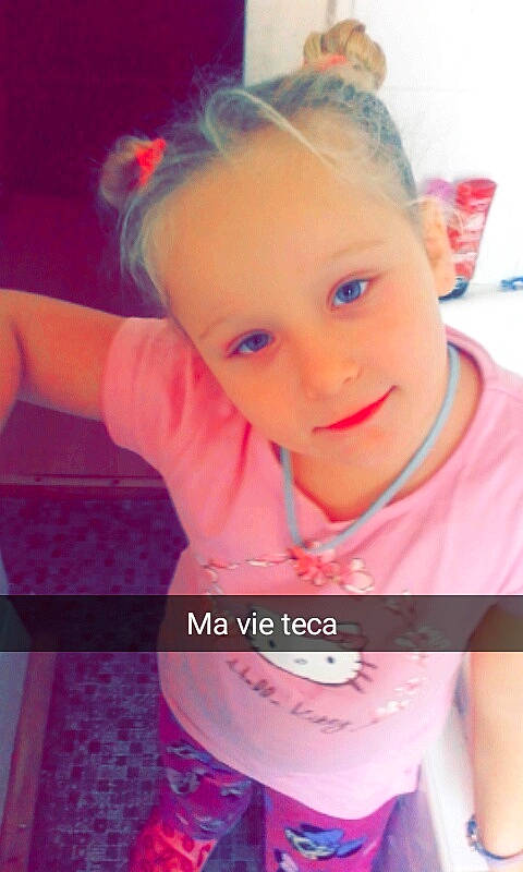 Teça Ma Nièce a rejoint le concours — aidez-le/la à gagner de superbes lots ! cheek, child, cool, day, eye, eyebrow, face, forehead, hair_accessory, head, human_hair_color, infant, lip, mouth, nose, person, pink, product, purple, skin