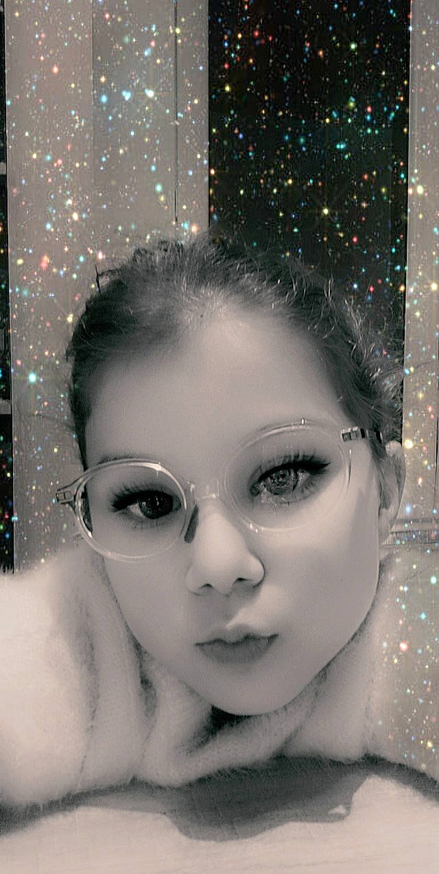 Maëlyss participe au concours pour gagner de l'argent avec cette photo : art, beauty, black_hair, cheek, child, chin, close_up, event, eye, eyebrow, eyelash, face, facial_expression, flash_photography, forehead, happy, human, iris, lip, nose